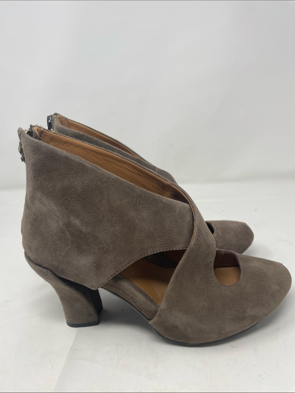 Earthies Taupe Suede Crisscross Peep-Toe Ankle Shoes Size 8 Excellent Condition - Picture 6 of 15
